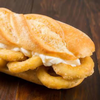 Bocadillo de rabas