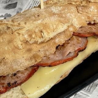 Bocadillo Lomo y Queso