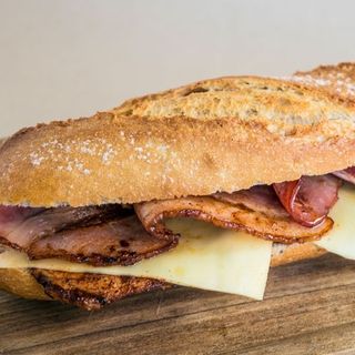 Bocadillo Bacon y Queso