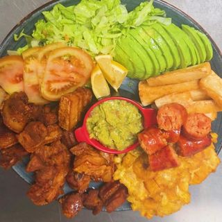 Chicharronada urbana (2 personas)