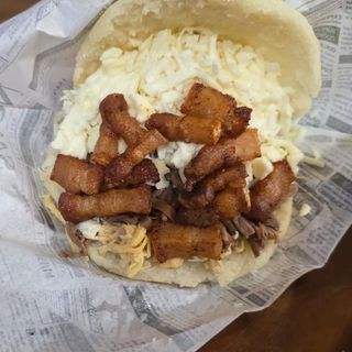 Arepa rellena con todo