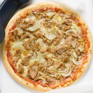 Pizza atún y cebolla