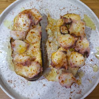 TOSTAS DE POLBO E QUEIXO ARZÚA