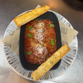 Albóndigas y parmesano