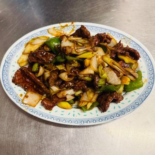 89.Ternera con salsa de alubia negra