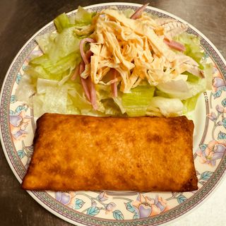 4.Rollo de primavera y ensalada china 