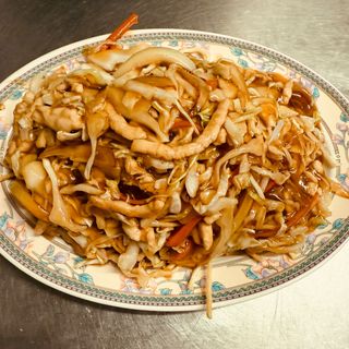 40.Tallarines fritos con pollo 