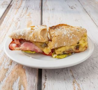 Bocadillo de bacon completo