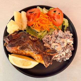 Asado con ensalada de poroto