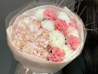 Ramo de hortensia, crisantemo y claveles