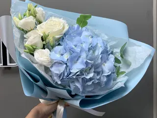Ramo de hortensia, rosa y lisiantus