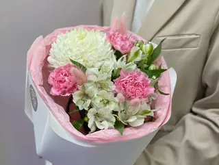 Ramo variado colores rosa y blanca