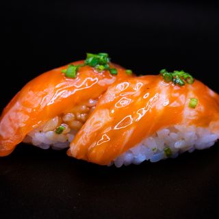 Nigiris de salmón (2 Uds)