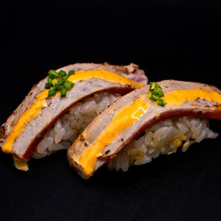 Nigiris atún rojo flambeado (2 Uds)