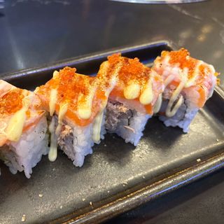 Uramaki de salmón flameado 