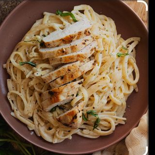 Pollo alfredo pasta