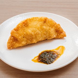 Empanada de queso y cebolla
