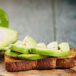 Tostada con aguacate