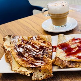 Café+Crepe caliente con chocolate 