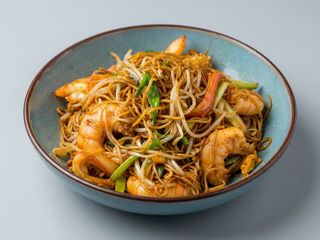 Fideos Fritos Con Gambas Y Verduras