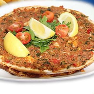 Pizza Lamacun con patatas 