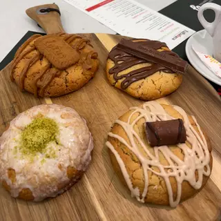 4 BIG COOKIE BOX
