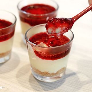 Vasito cheesecake y frutos rojos