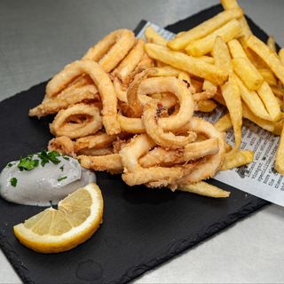 Calamar andaluza con patatas