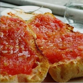 Tostada aceite y tomate