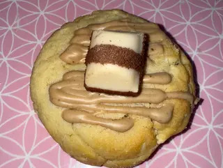 Crumbl Cookie Kinder White