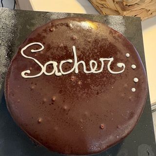 Tarta sacher medio kg