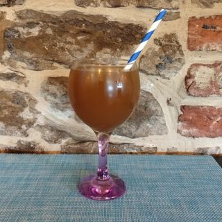 Agua de panela con limón