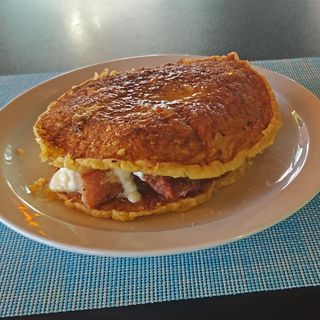 Cachapa de cochino frito