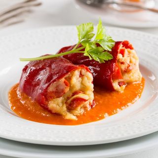 Pimientos al piquillo rellenos de bacalao