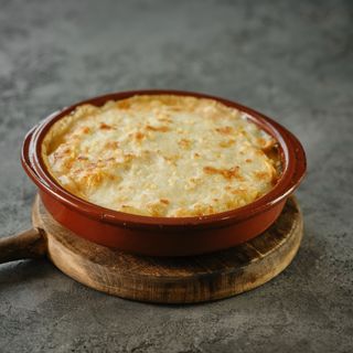 Gratinada con Salsa Cheddar