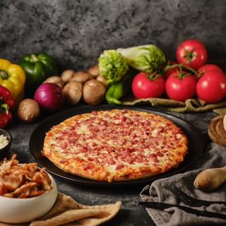 Pizza De Jamón Y Bacon