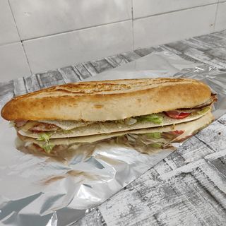 Bocata pinchos de cerdo