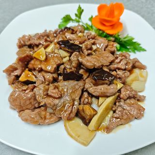 Ternera Con Bambú Y Setas