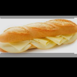 BOCADILLO  DE QESO PAN CON TOMATE