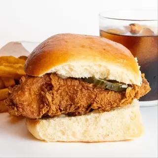 Combo Hamburguesa Clásica de Pollo Frito