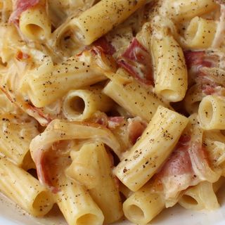 Rigatoni a la carbonara