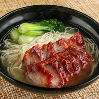 Sopa de fideos arros de asado de cerdo