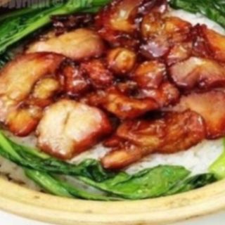 Arroz claypot con asado de cerdo