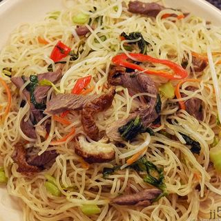  Fideos de arros fritos con pato