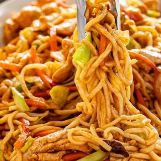 Yakisoba de pollo