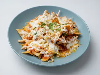Chilaquiles Rojos (PICANTE)