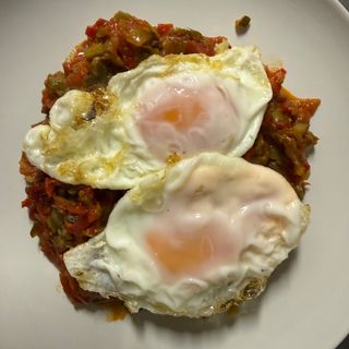 Pisto con Huevos