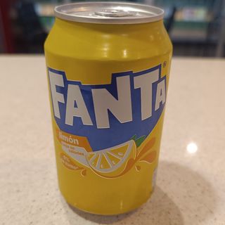 Fanta limón 