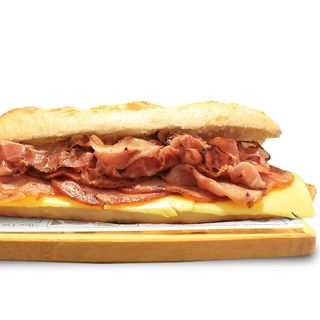 Lomito XL– Lomo con Queso Fundido y Bacon