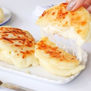 Arepa con Queso con Bebida